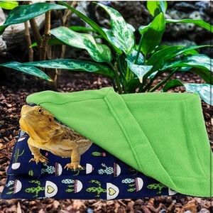 The Cozy Retreat: Lizard Sleeping Bag‎ for Your Reptile Dragon